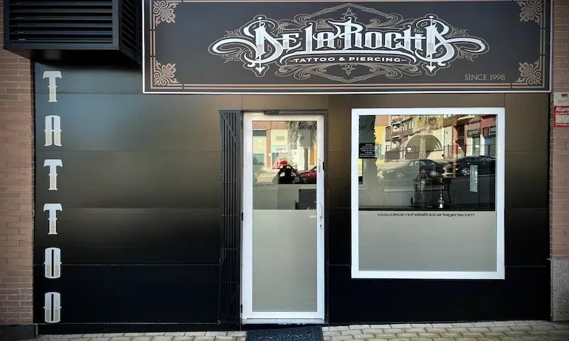 fachada nueva - estudio de tatuajes y piercings-Estudio de Tatuajes y Piercings en Cartagena