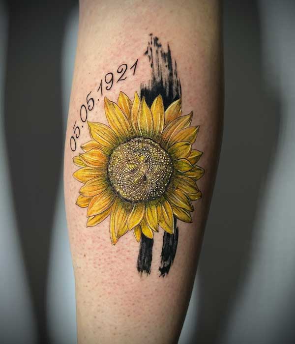 Tatuaje brazo girasol a color De La Rocha Tattoo Cartagena, Murcia