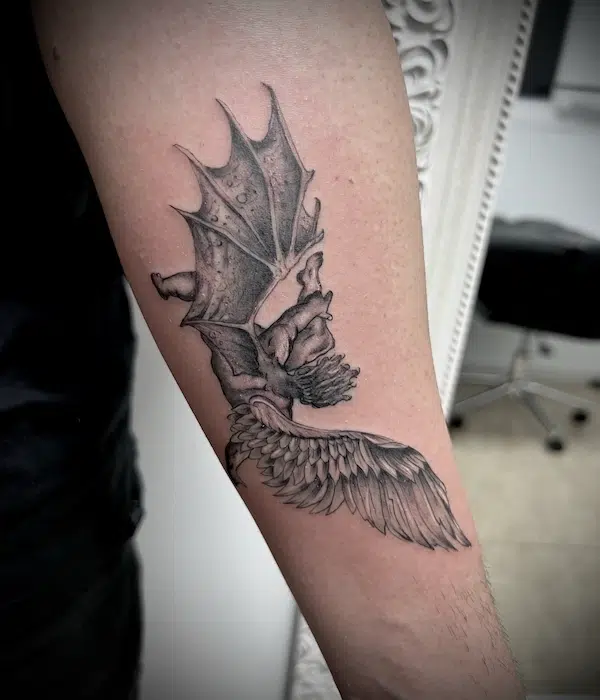 taguaje de angel y demonio-delarochatattoocartagena.com-galeria de tatuajes